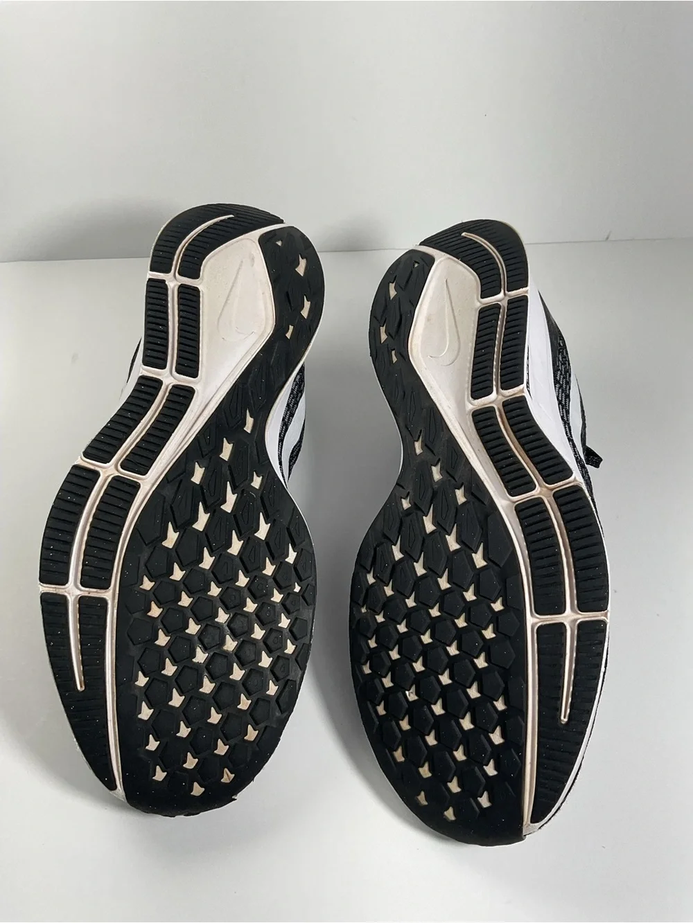 Nike Air Zoom Pegasus 35 Men’s Size 10 Black White Running Shoes